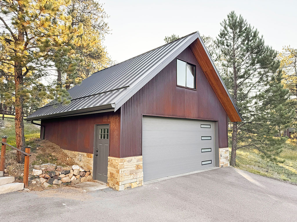 Hartman Architecture - Rustic Modern Garage With Loft