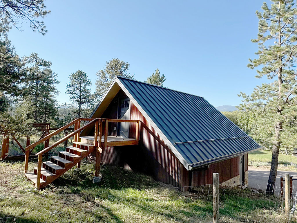 Hartman Architecture - Rustic Modern Garage With Loft